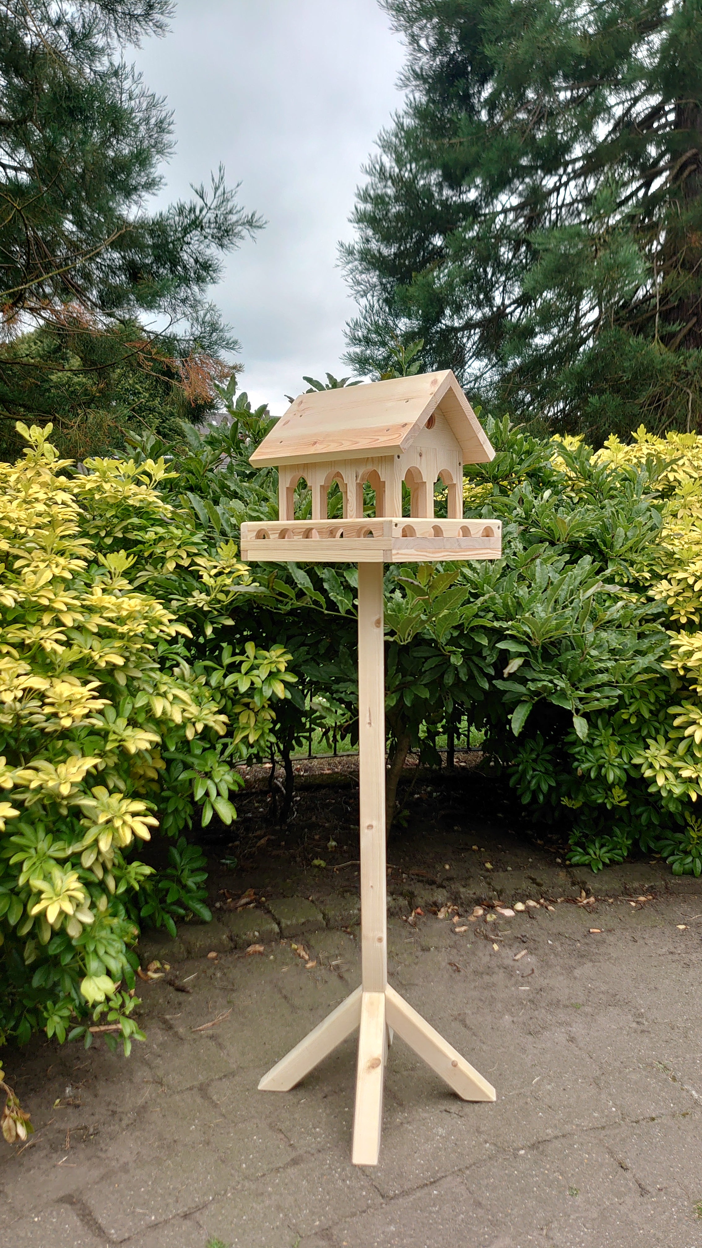 Bird stand outdoor best sale