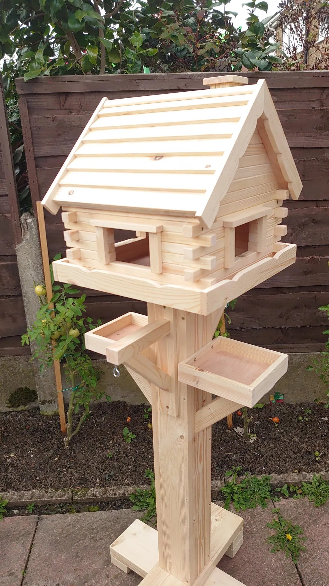 Solid Wood Frestanding Bird Feeder with Triple Platforms - Sturdy Design - 5 Feeding Stations