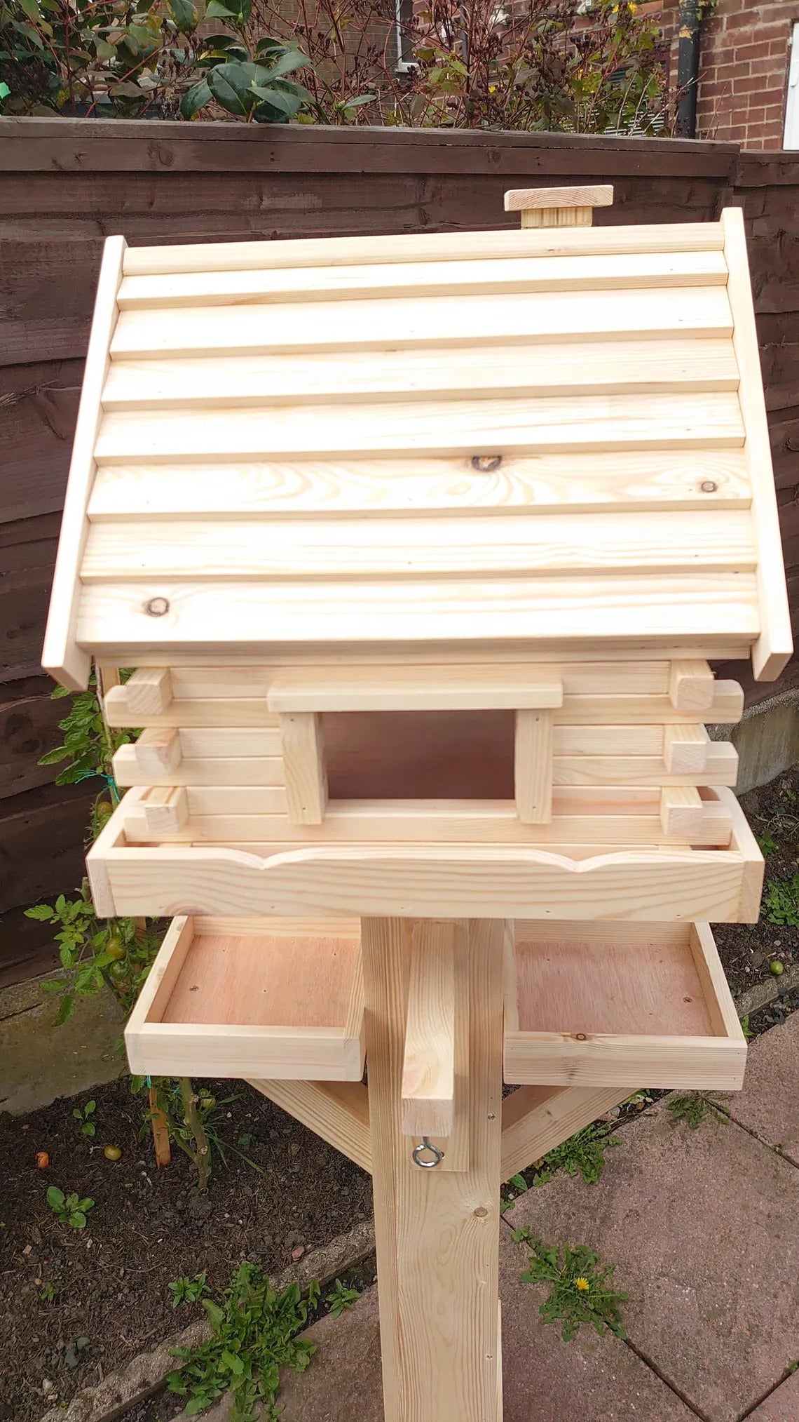 Solid Wood Frestanding Bird Feeder with Triple Platforms - Sturdy Design - 5 Feeding Stations