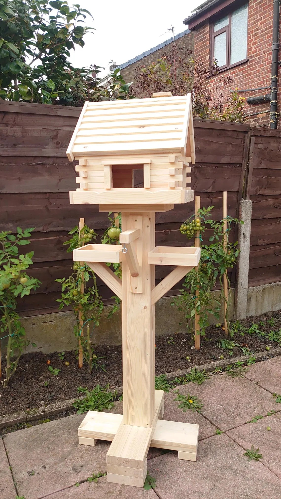 Solid Wood Frestanding Bird Feeder with Triple Platforms - Sturdy Design - 5 Feeding Stations